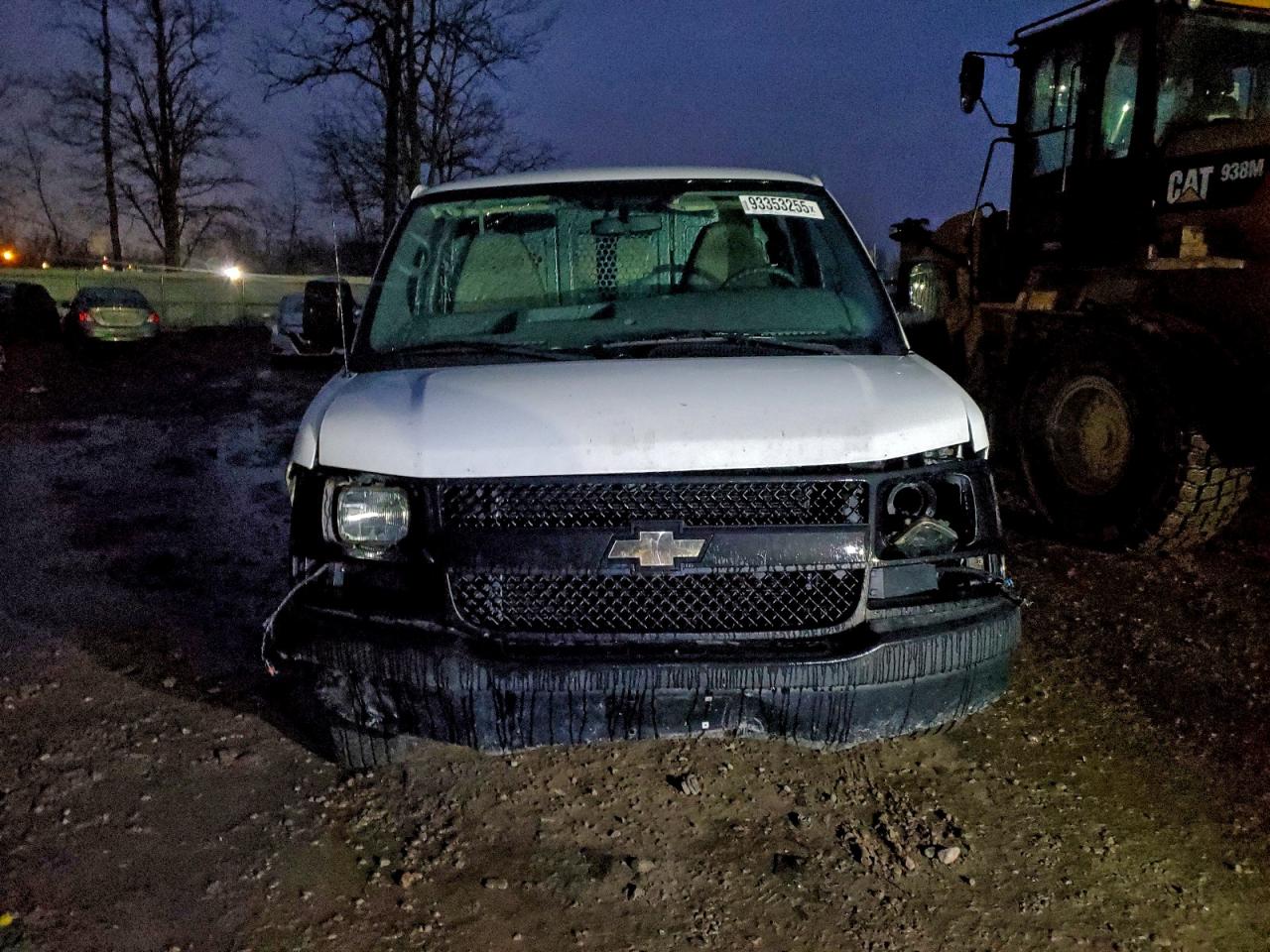 Chevrolet Express Image 11