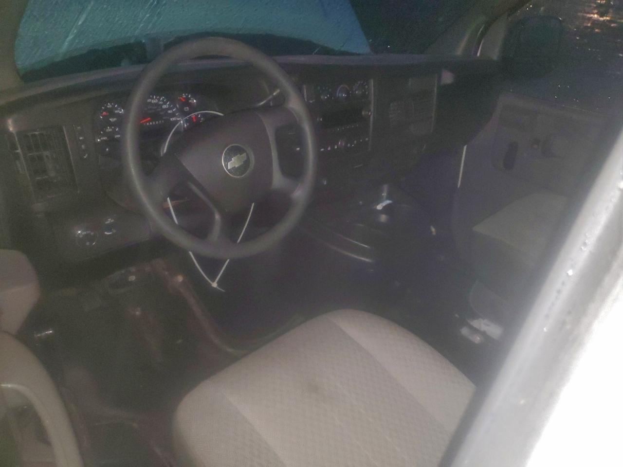 Chevrolet Express Image 8