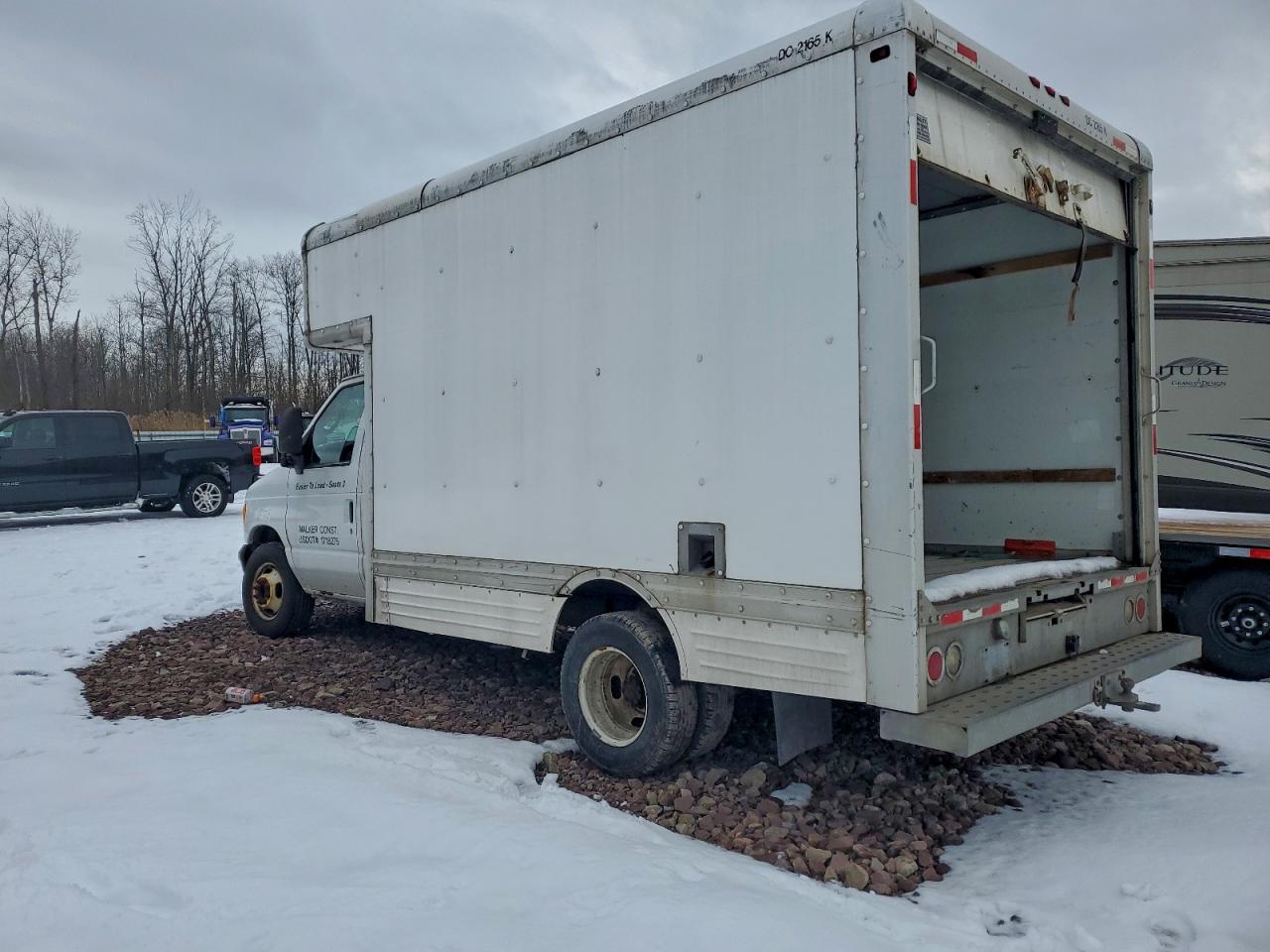 Ford E-450 E450 Super Duty Cutaway Van Image 3