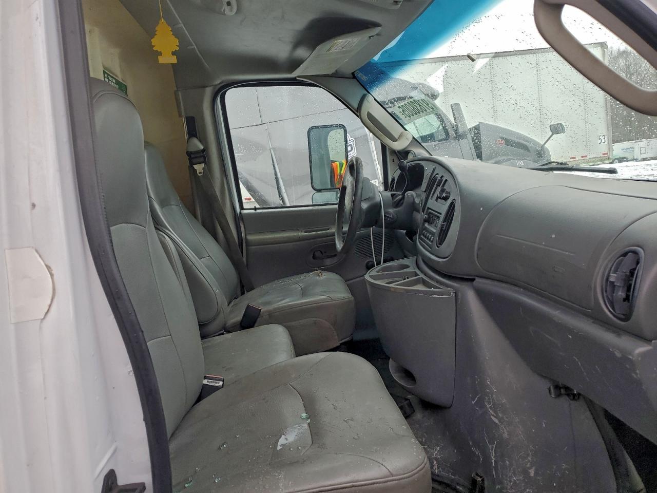 Ford E-450 E450 Super Duty Cutaway Van Image 7