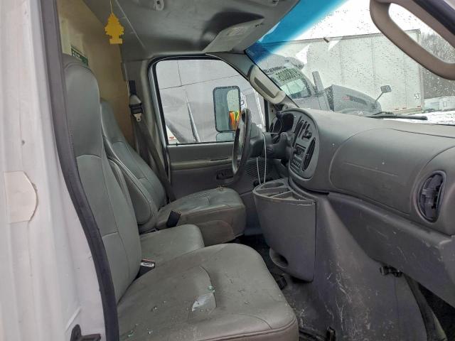 Ford E-450 E450 Super Duty Cutaway Van Image 7