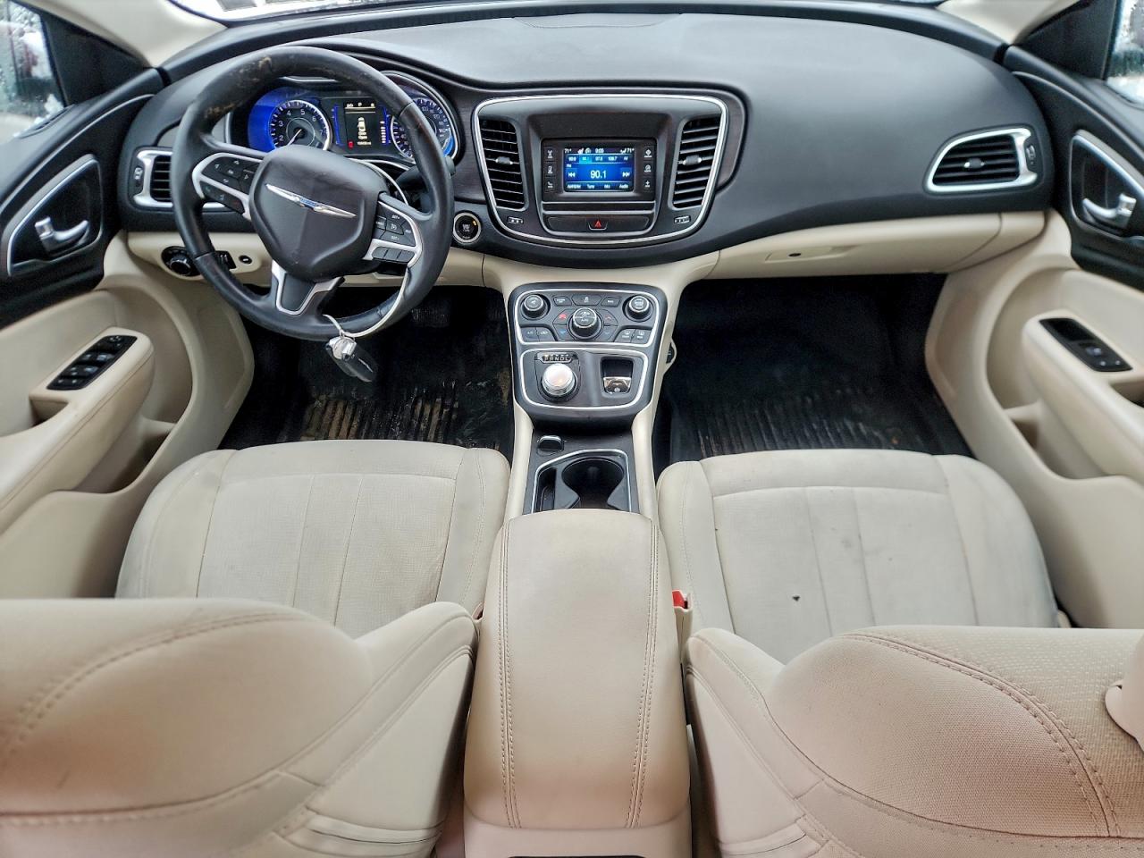 Chrysler 200 Limited Image 3