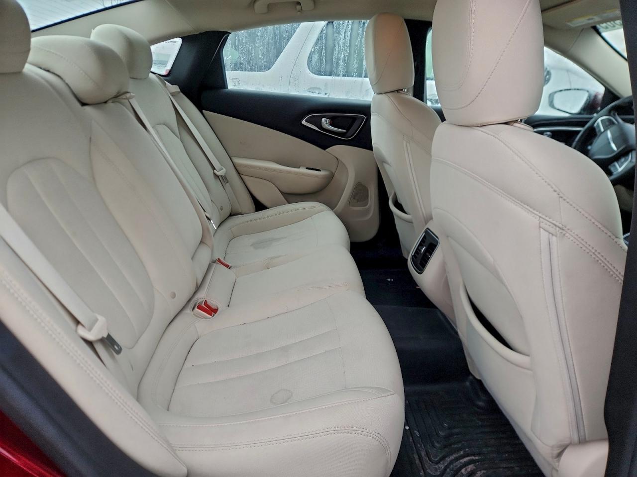 Chrysler 200 Limited Image 10