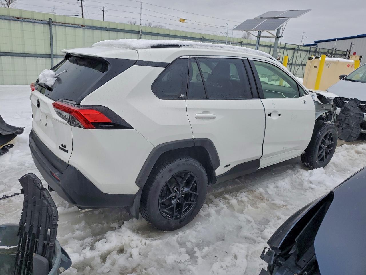 Toyota RAV4 Le Image 2