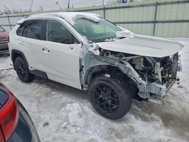 Toyota RAV4 Le Image 3