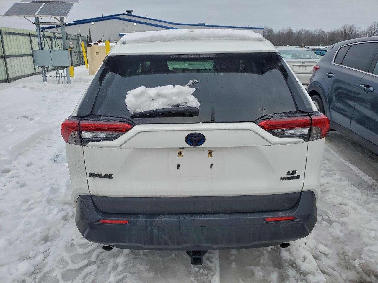 Toyota RAV4 Le Image 7