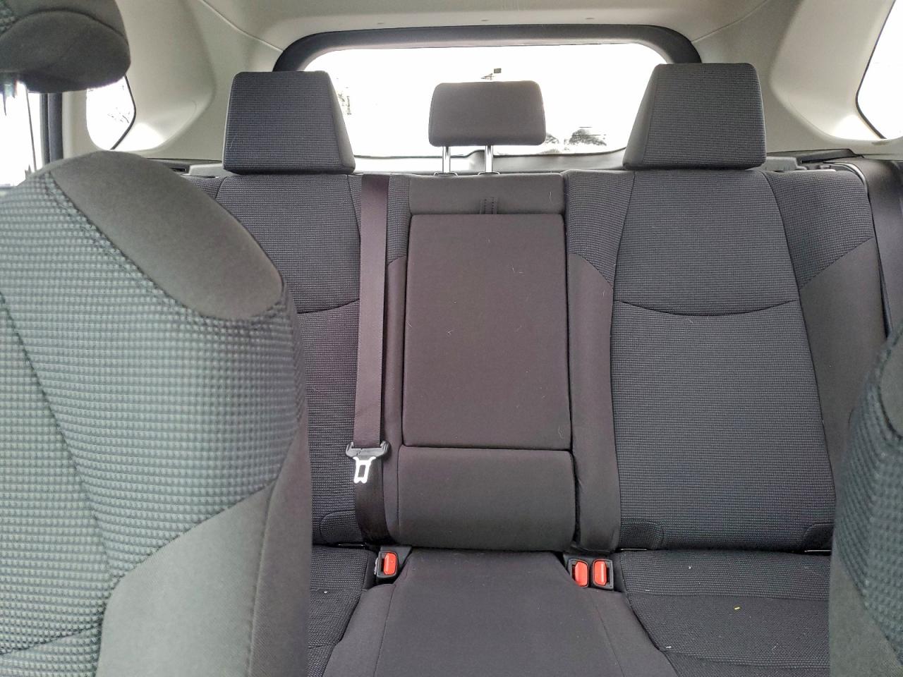 Toyota RAV4 Le Image 9