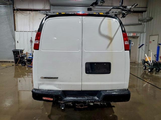 Chevrolet Express Image 2