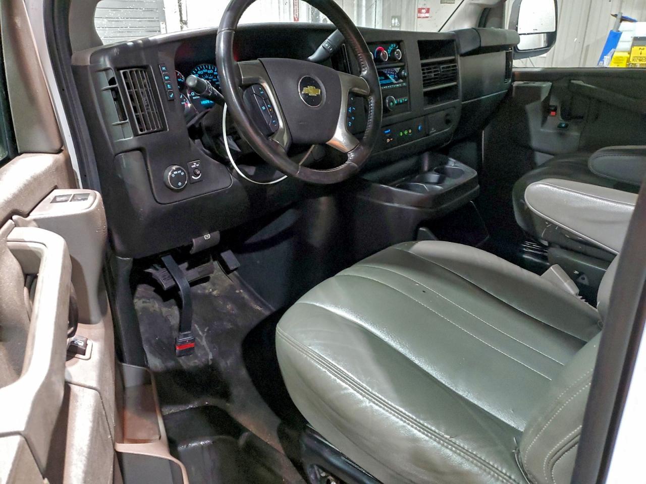 Chevrolet Express Image 3