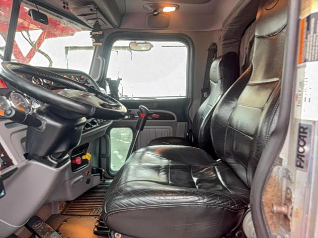 Peterbilt 389 Image 8