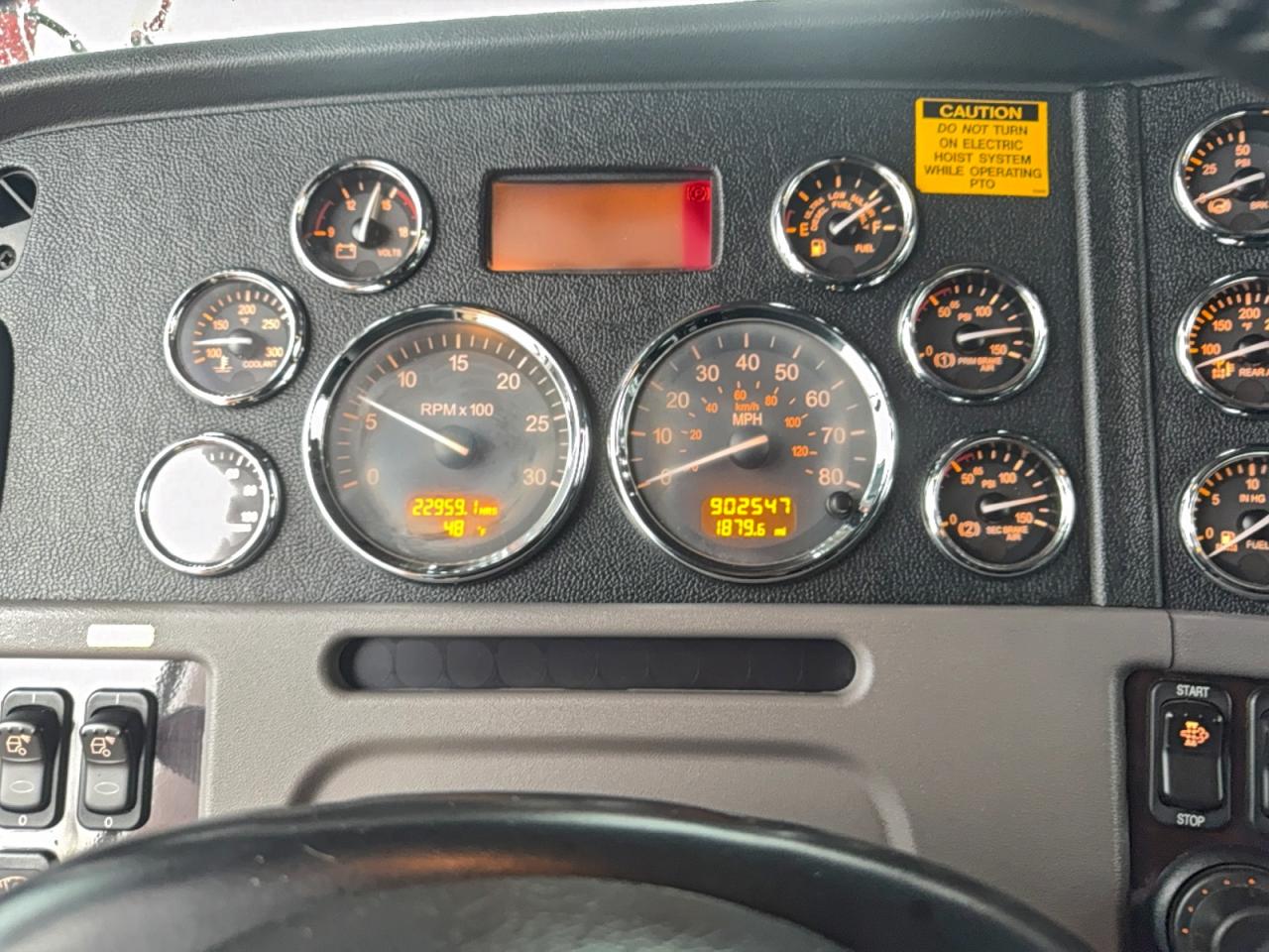 Peterbilt 389 Image 5