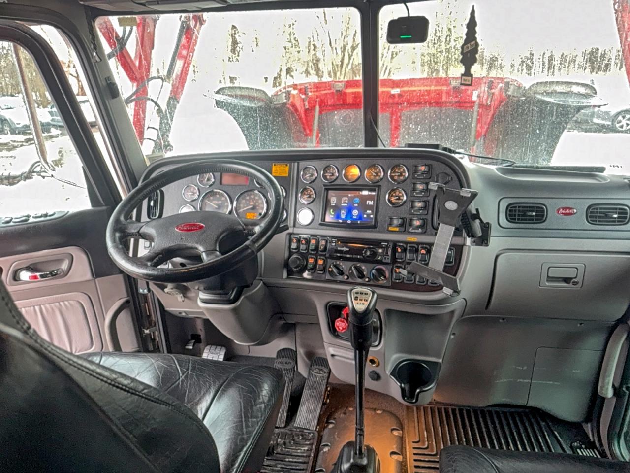 Peterbilt 389 Image 3