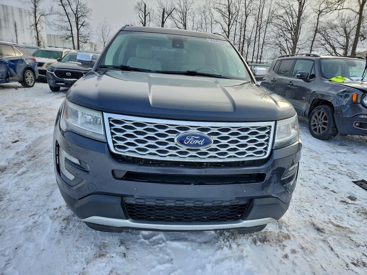Ford Explorer Platinum Image 8