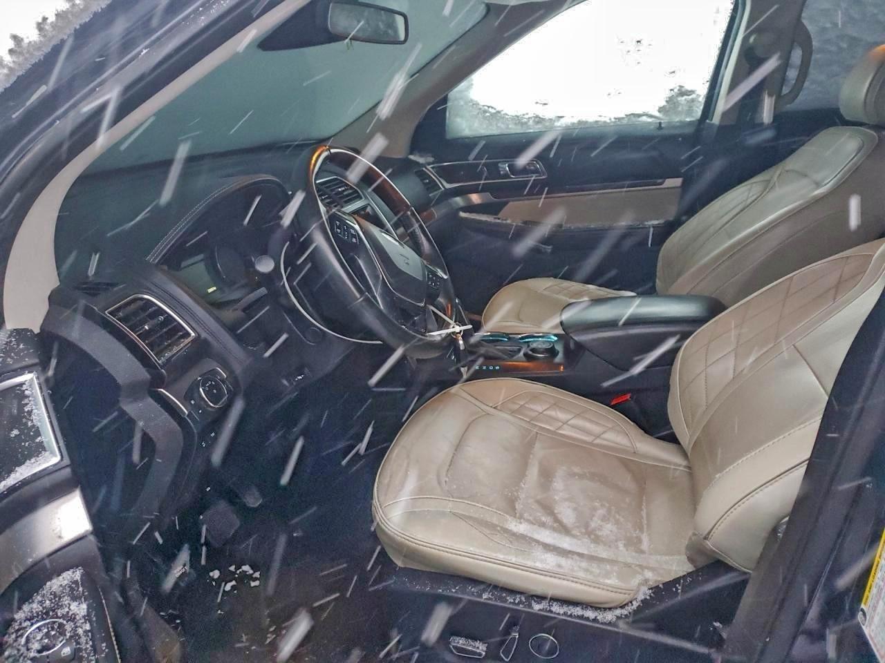 Ford Explorer Platinum Image 6