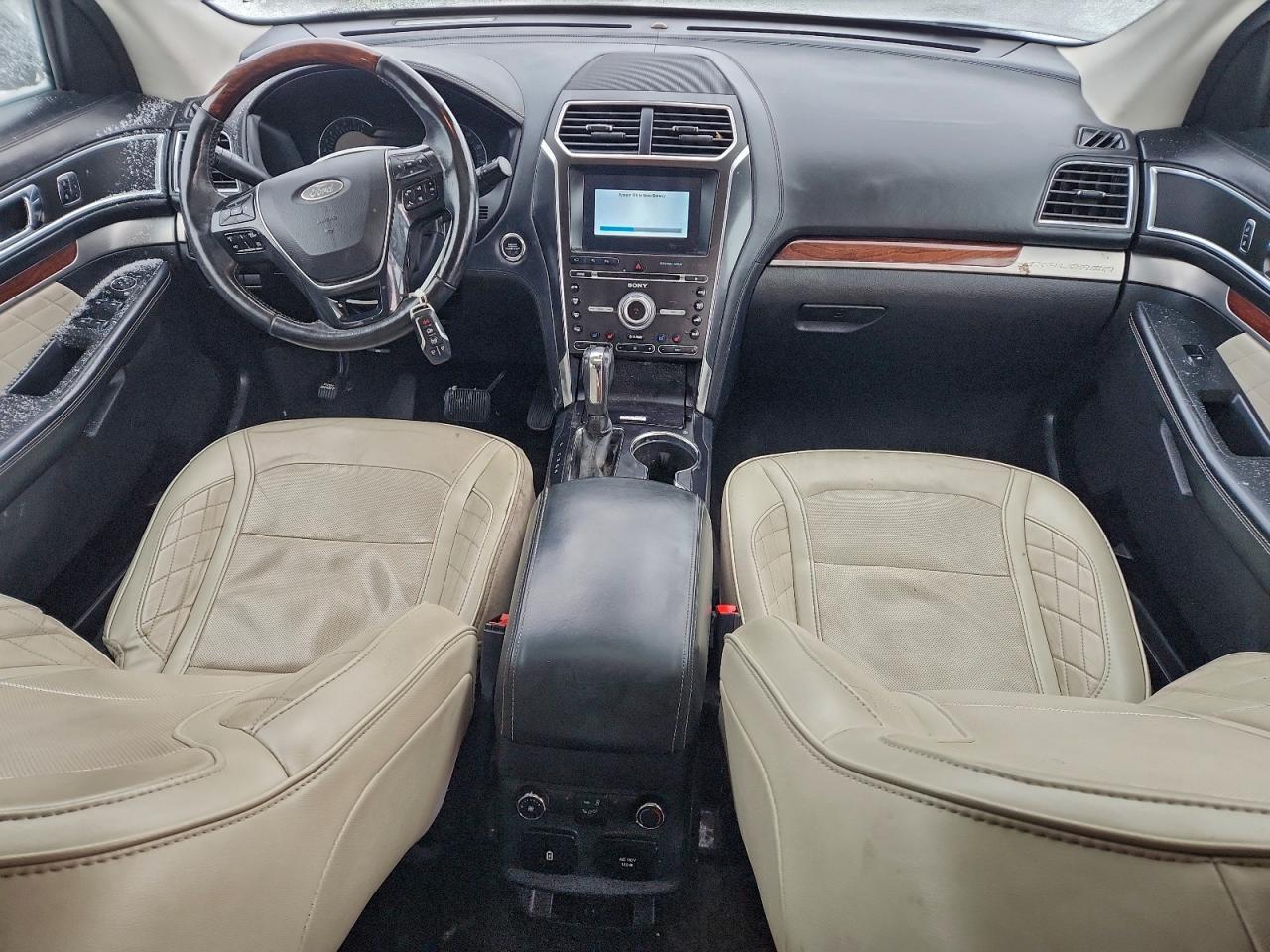 Ford Explorer Platinum Image 9