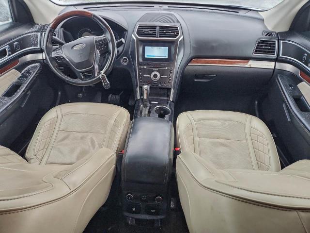 Ford Explorer Platinum Image 9