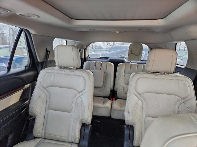 Ford Explorer Platinum Image 11
