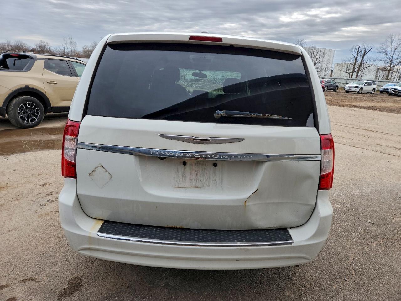 Chrysler Minivan Touring Image 5