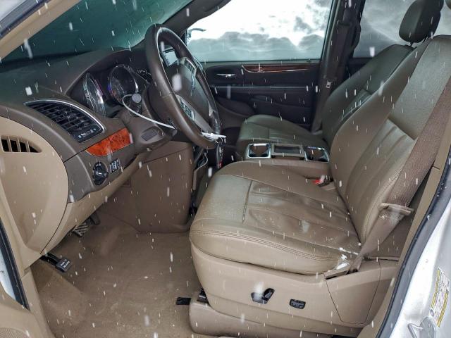 Chrysler Minivan Touring Image 4